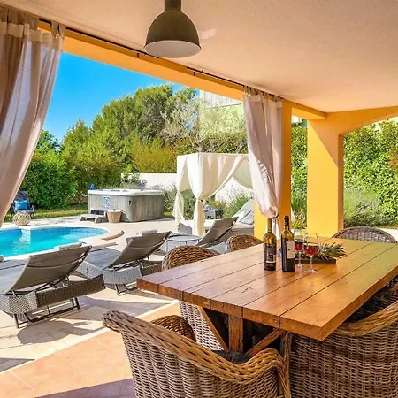 Modern With Swimming Pool In * Rakalj
