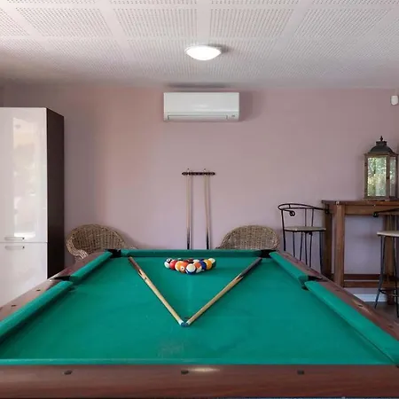 Villa Modern With Swimming Pool In