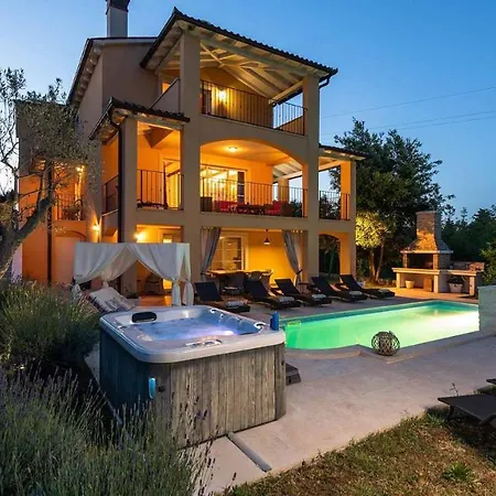 Modern With Swimming Pool In