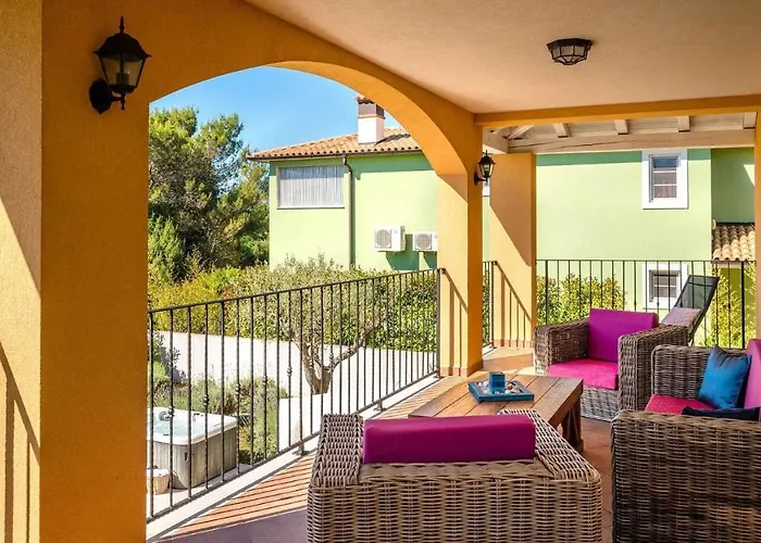 Modern With Swimming Pool In