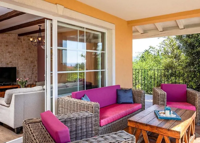 Modern With Swimming Pool In Rakalj