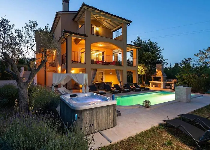 Modern With Swimming Pool In