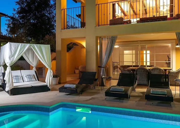 Modern With Swimming Pool In