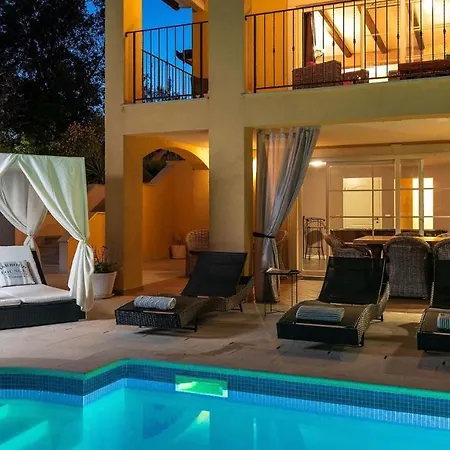 Modern With Swimming Pool In